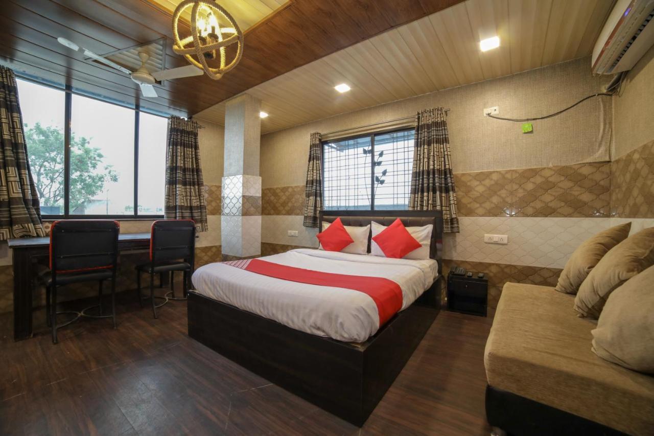Oyo Flagship Hotel Chandani Rāipur Buitenkant foto